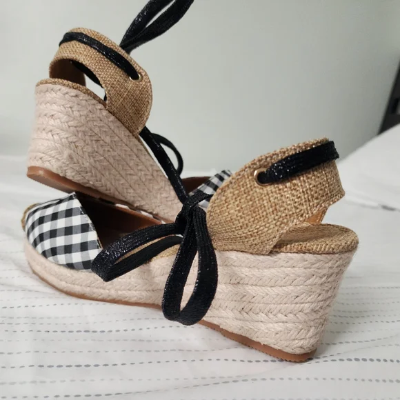 Black and White Checkered Canvas Espadrille Wedges NWOT - Picture 4 of 7